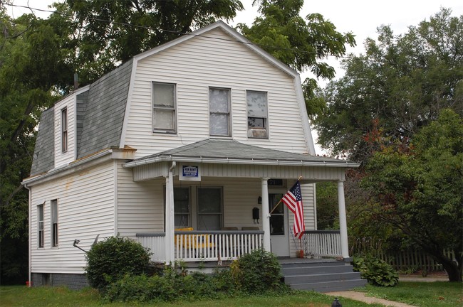 71 S May Ave in Athens, OH - Building Photo - Building Photo