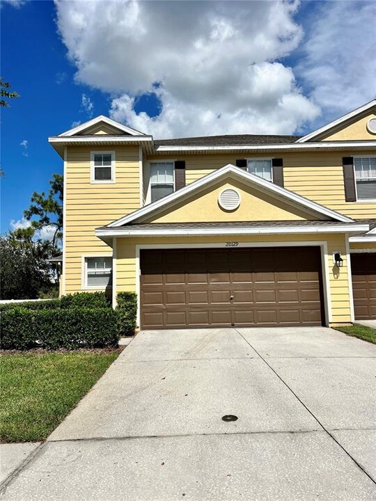 20129 Indian Rosewood Dr in Tampa, FL - Foto de edificio