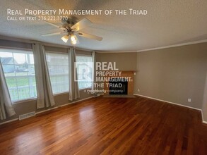 8004 Smithstone Ct in Summerfield, NC - Building Photo - Building Photo