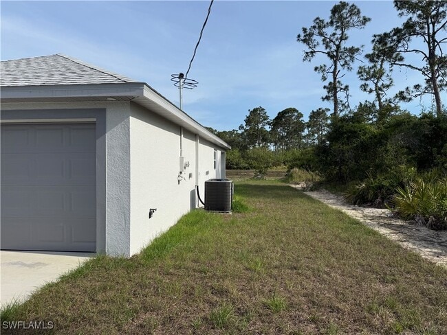403 Tremaine St in Lehigh Acres, FL - Building Photo - Building Photo
