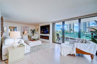 5480 N Ocean Dr in Riviera Beach, FL - Building Photo - Building Photo