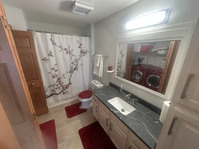 530 Windstone Dr, Unit 202 in Hartland, WI - Building Photo - Building Photo