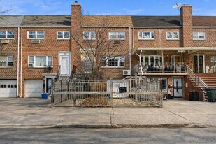 147-27 76th Rd in Queens, NY - Building Photo