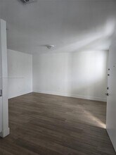 120 W 10th St-Unit -14 in Hialeah, FL - Building Photo - Building Photo
