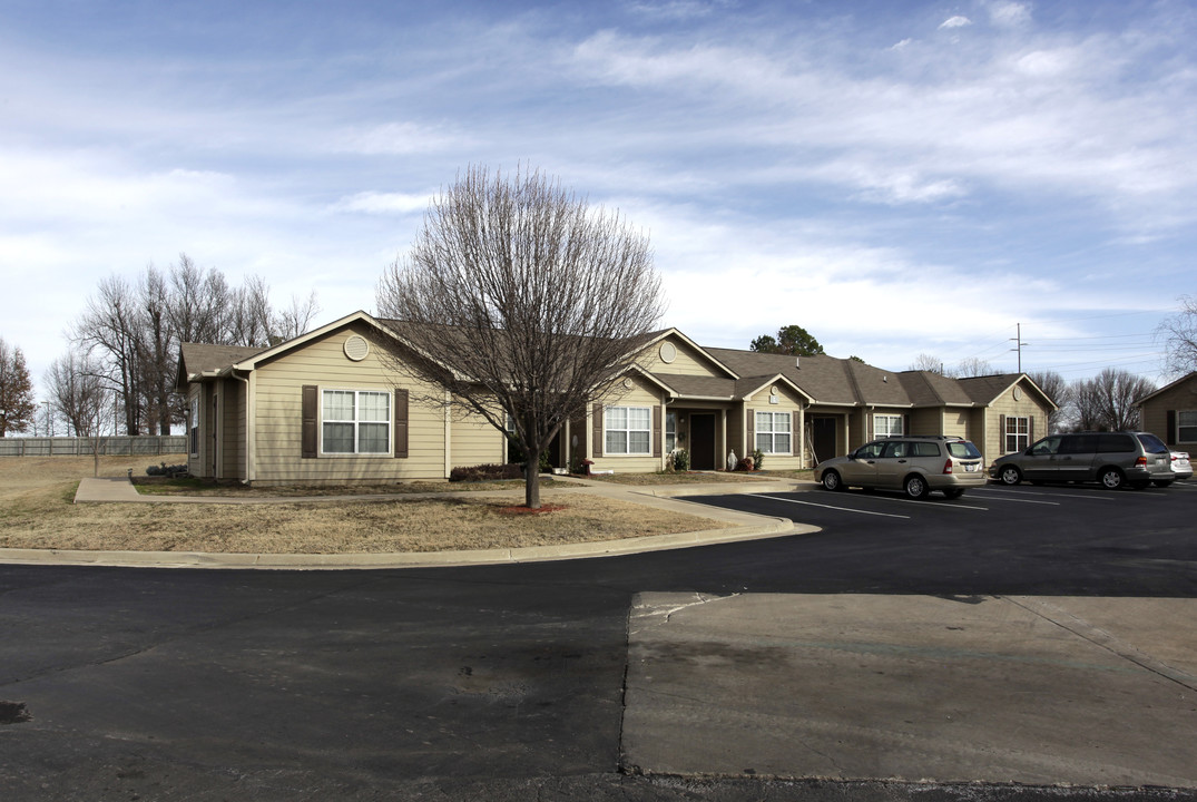 Avondale Estates Apartments in Claremore, OK - Building Photo