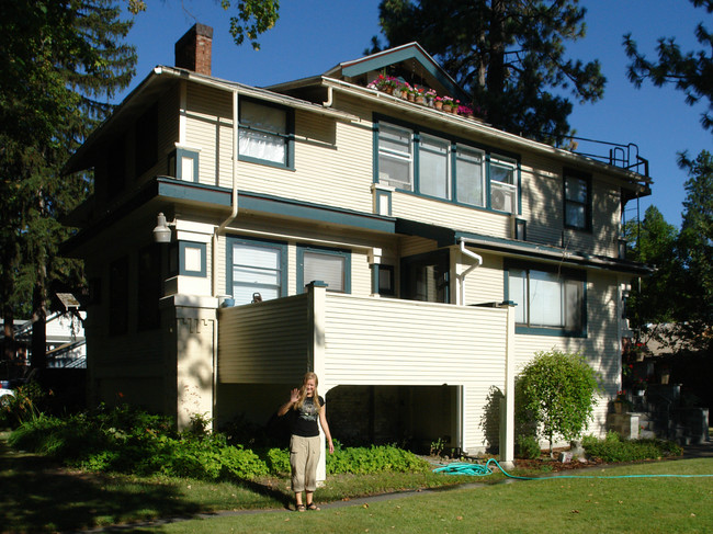 1332 S Division St in Spokane, WA - Foto de edificio - Building Photo