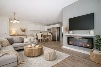 Luxury 2 bedroom apartments located in the heart of the Pocono Mountains in Swiftwater, PA - Foto de edificio - Building Photo