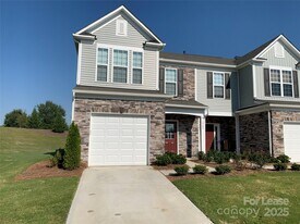 905 Wicawa Rd in Fort Mill, SC - Building Photo