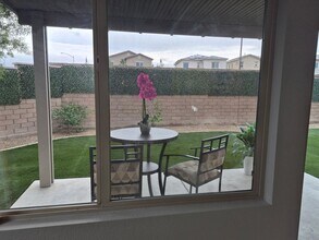 6913 Boulder View St in North Las Vegas, NV - Foto de edificio - Building Photo