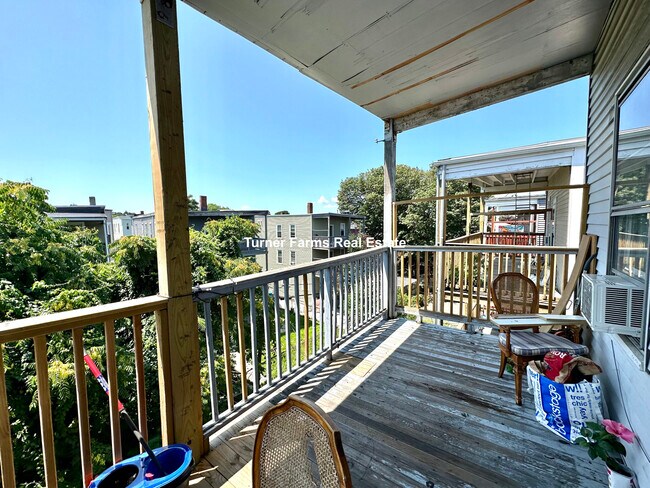 157 E Cottage St, Unit 3 in Boston, MA - Building Photo - Building Photo