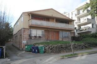 717 3rd Ave N in Seattle, WA - Building Photo