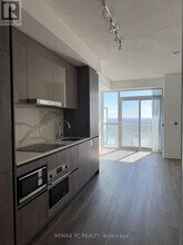 8 Interchange Wy in Vaughan, ON - Building Photo - Building Photo