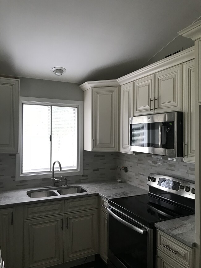 2405 Blue Spruce Ln in Aurora, IL - Building Photo - Building Photo