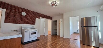 14 Orient St in Worcester, MA - Building Photo - Building Photo