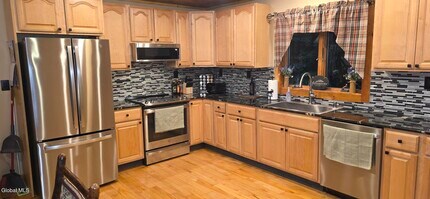 9 Hemlock Dr in Schroon Lake, NY - Building Photo - Building Photo