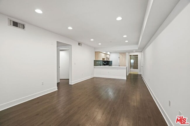 11811 Darlington Ave in Los Angeles, CA - Building Photo - Building Photo