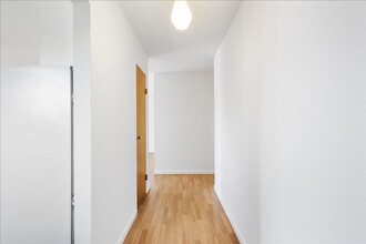 2118 Alameda Ave in Alameda, CA - Building Photo - Building Photo