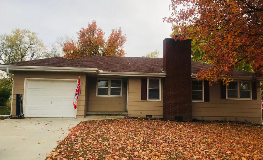 110 Meadow Ln in Warrensburg, MO - Building Photo