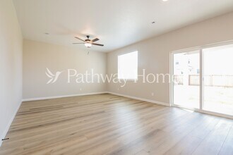 9491 Yampa St in Commerce City, CO - Foto de edificio - Building Photo