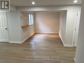 107 Kearney Dr in Ajax, ON - Building Photo - Building Photo