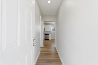 8902 Courtney Dr in Highlands, TX - Building Photo - Building Photo