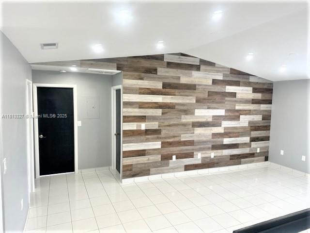 3252 W 70th St in Hialeah, FL - Building Photo