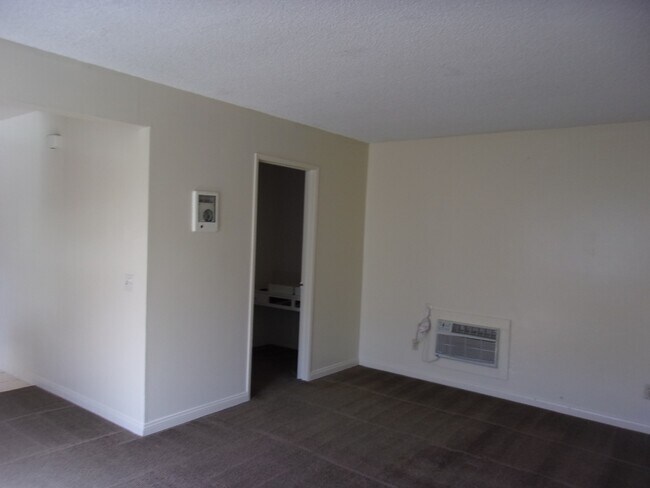 Corona Towers in Corona, CA - Building Photo - Building Photo