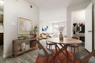 Coves at Columbus on Karl in Columbus, OH - Building Photo - Building Photo