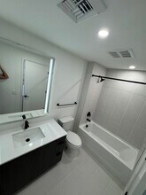 144 NW 32nd St, Unit B12 in Miami, FL - Building Photo - Building Photo