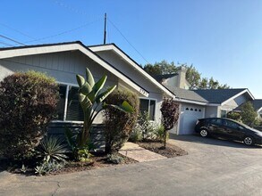 275 Mesa Dr in Costa Mesa, CA - Foto de edificio - Building Photo