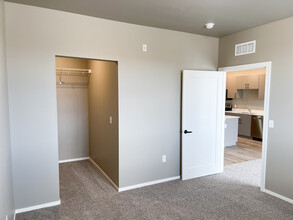 University Hills Village in Sioux Falls, SD - Building Photo - Building Photo