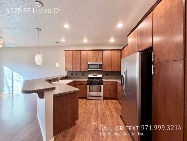 property at 4925 SE Lucas Ct