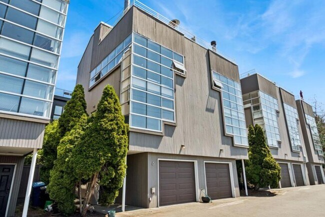 2364 Fairview Ave E in Seattle, WA - Building Photo - Building Photo