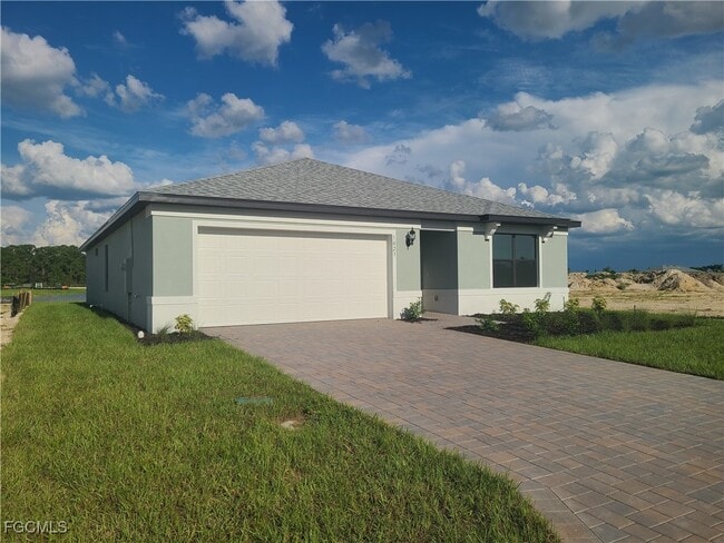 1023 Caloosa Breeze Dr in La Belle, FL - Building Photo - Building Photo
