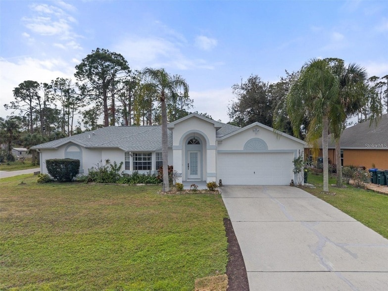 3915 Fonsica Ave in North Port, FL - Building Photo