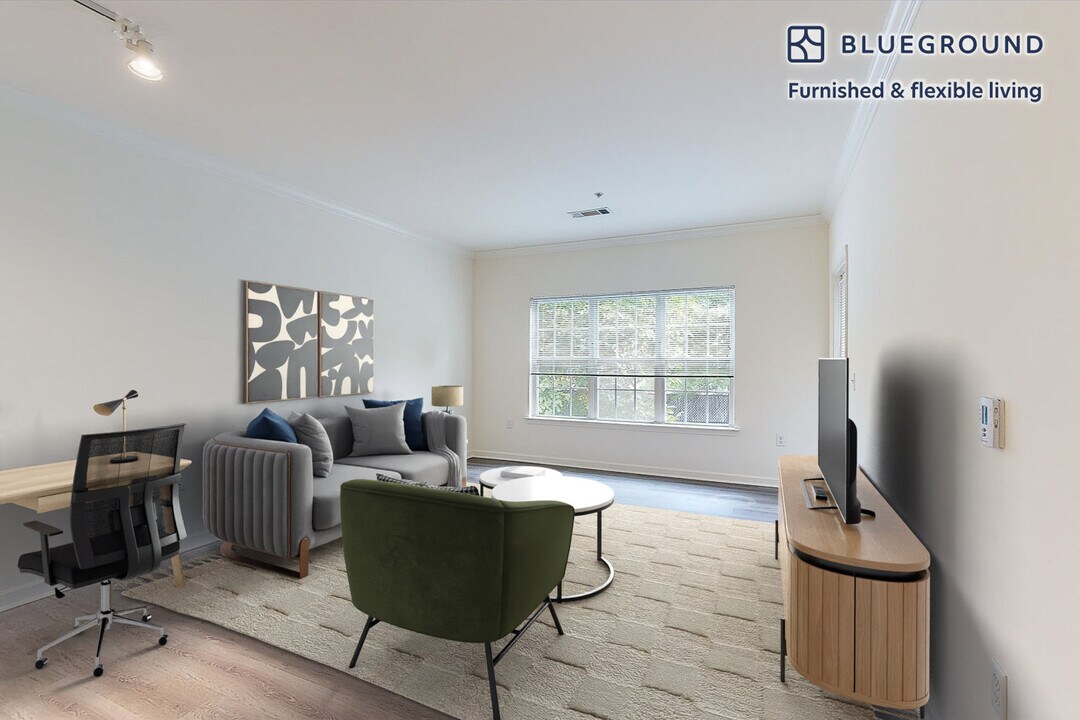 80 N Central Ave in Hempstead, NY - Building Photo