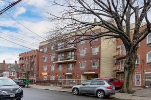 Elmhurst Terrace in Flushing, NY - Foto de edificio - Building Photo