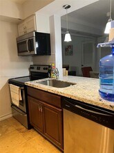 3005 N Oakland Forest Dr in Oakland Park, FL - Building Photo - Building Photo