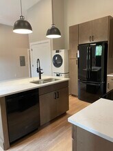 106 W Middle St, Unit 3 in Chelsea, MI - Foto de edificio - Building Photo