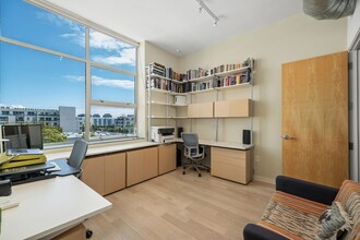 4080 Glencoe Ave, Unit 420 in Marina Del Rey, CA - Foto de edificio - Building Photo