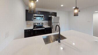 5103 Live Oak St, Unit 1104 in Dallas, TX - Building Photo