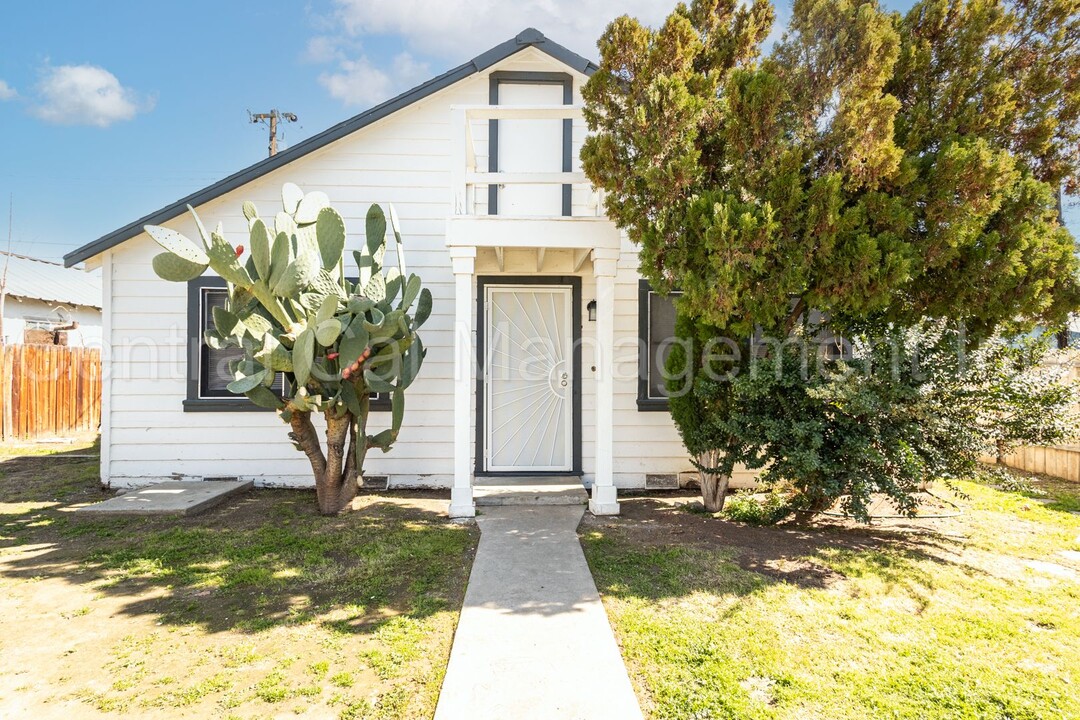 506 Locust St in Bakersfield, CA - Building Photo