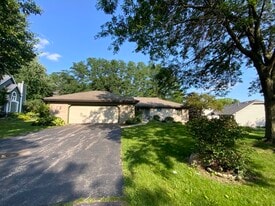 3121 Carefree Dr in Rockford, IL - Building Photo