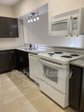 2745 Grinstead Dr in Louisville, KY - Building Photo - Building Photo