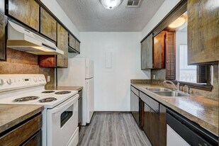 3105 SE Surrey Ln in Lawton, OK - Building Photo