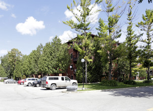 Cedar Grove in Barrie, ON - Building Photo - Building Photo