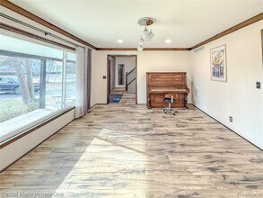 174 Lange Ave in Troy, MI - Building Photo - Building Photo