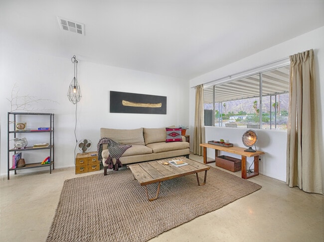 277 East Racquet Club Road, Unit 3 in Palm Springs, CA - Foto de edificio - Building Photo