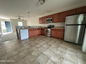 402 Falls Cove in Jacksonville, NC - Building Photo - Building Photo