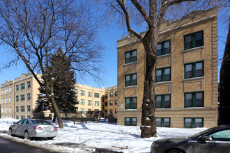 Mozart Court in Chicago, IL - Building Photo - Building Photo